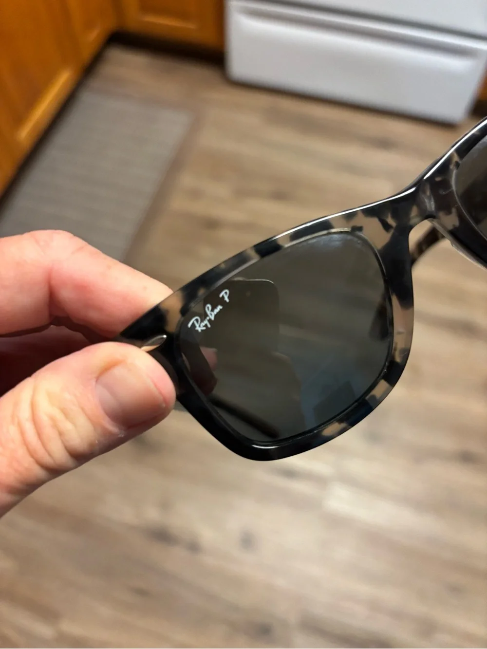 Ray-Ban polarized Tortoiseshell Frame Sunglasses with Dark Gray lenses